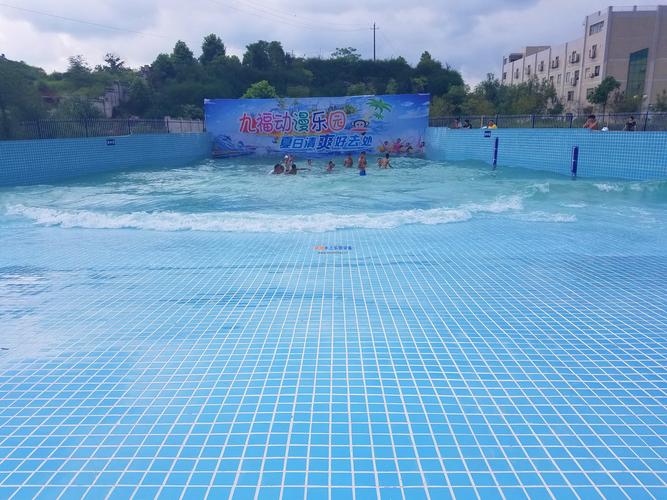 人工造浪設(shè)備費(fèi)用全解析 從設(shè)備類型到成本構(gòu)成